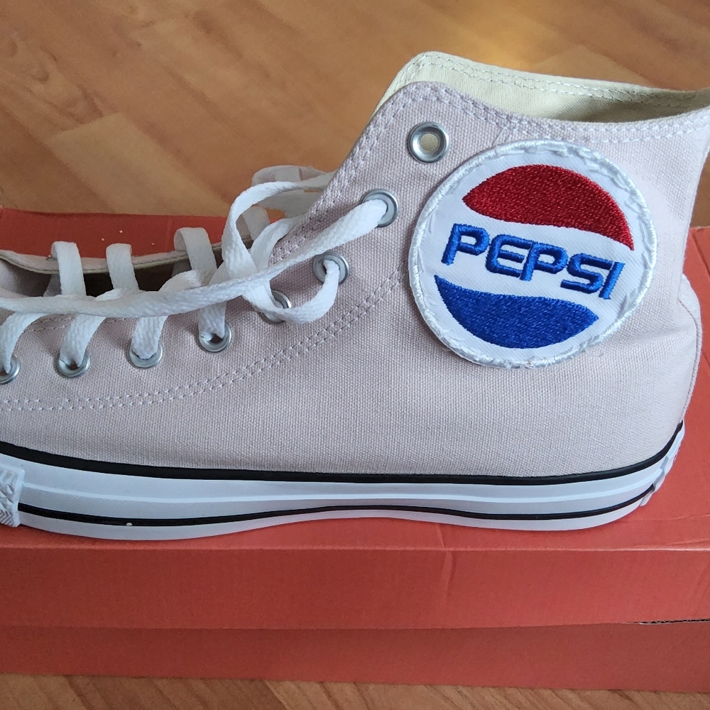 Mens unique salmon coloured Converse with Pepsi design. SizeUK 11. - Picture 5 of 6
